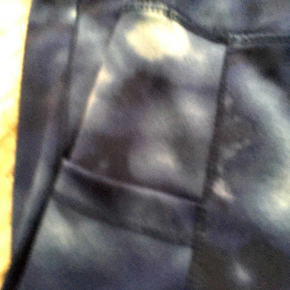 A pair or dark blue tie dye Sho Sho leggings size L with dual side pockets! - Picture 4 of 5